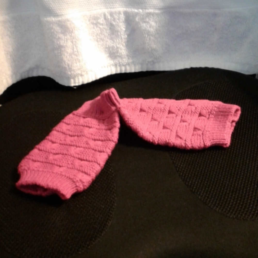 Pink knit wrist gloves with thumb hole